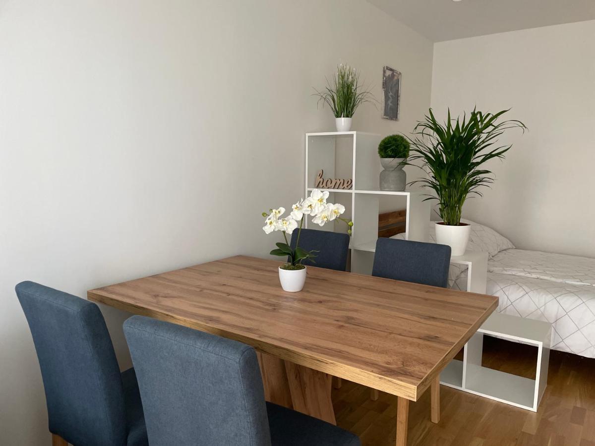 55 M2 Stylish Apartment With Balcony & Parking Vienna Esterno foto